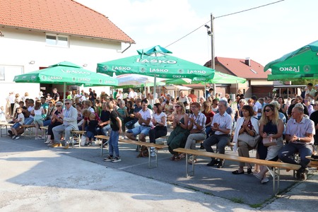 Kulturna prireditev Na lepi Menišiji 55 Foto Ljubo Vukelič